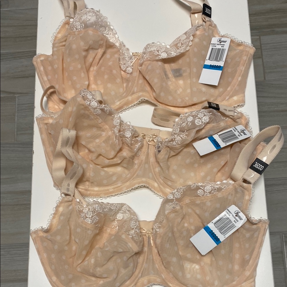 THREE NWT Paramour Cream Lace Underwire Bra in hard to find size 36DDD! - Picture 3 of 3